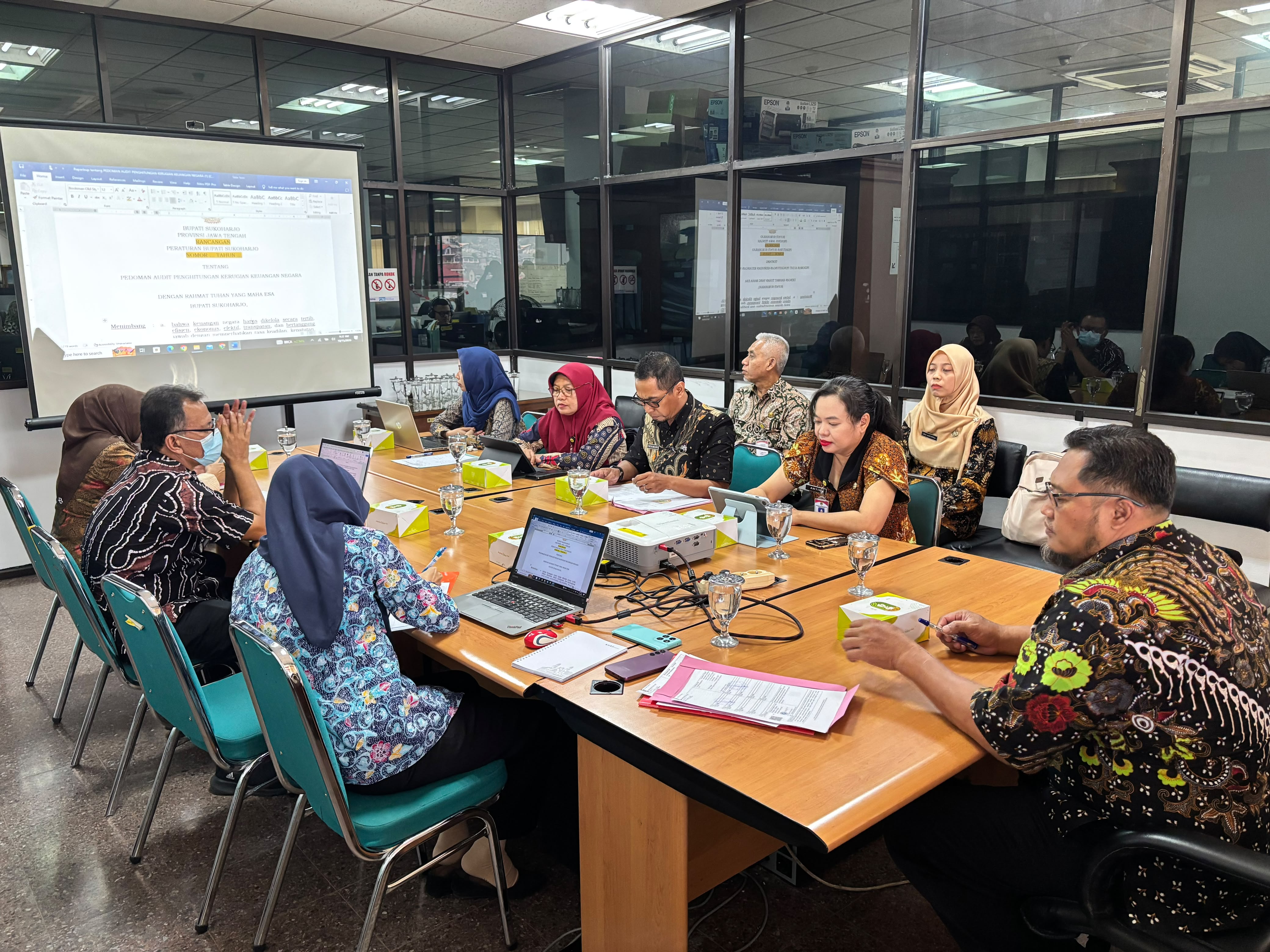 Rapat Fasilitasi terhadap 3 Raperbup Sebagai Upaya Penyempurnaan Regulasi Daerah Guna Mendukung Tata Kelola Pemerintahan yang Baik dan Peningkatan Pelayanan kepada Masyarakat.