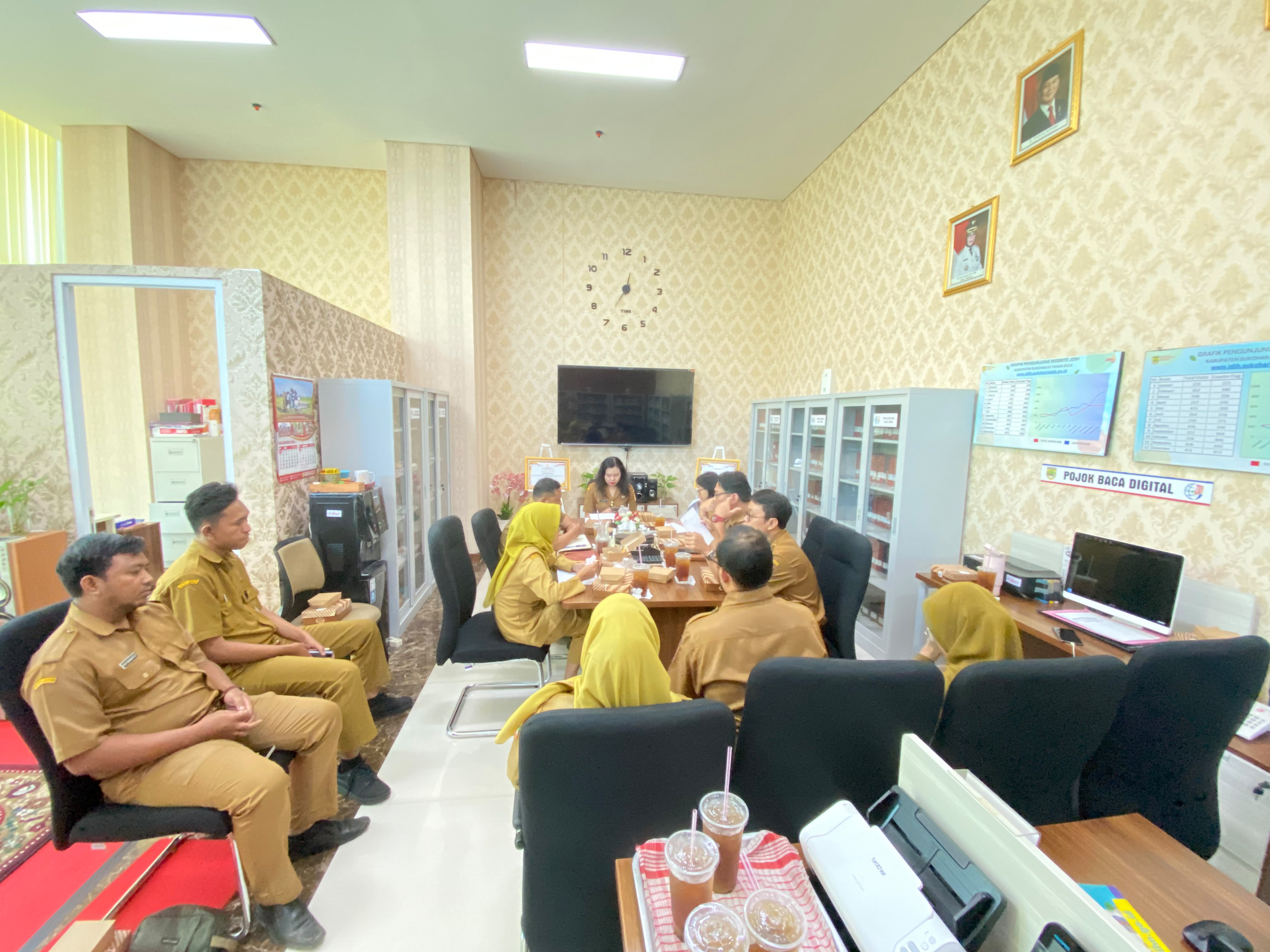 Rapat Staff Bagian Hukum Evaluasi Kinerja Bulan September 2026